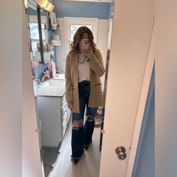 Meet your Posher, Cassidy - Picture 3 of 7